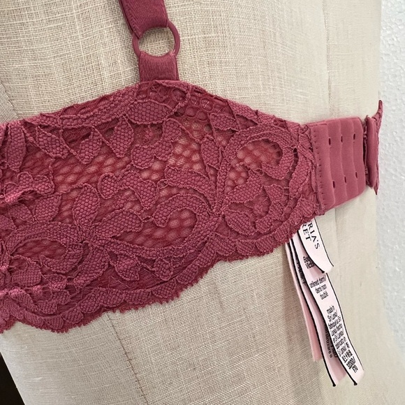 Chic Lace Underwire Bra in Rich Burgundy - Picture 2 of 8